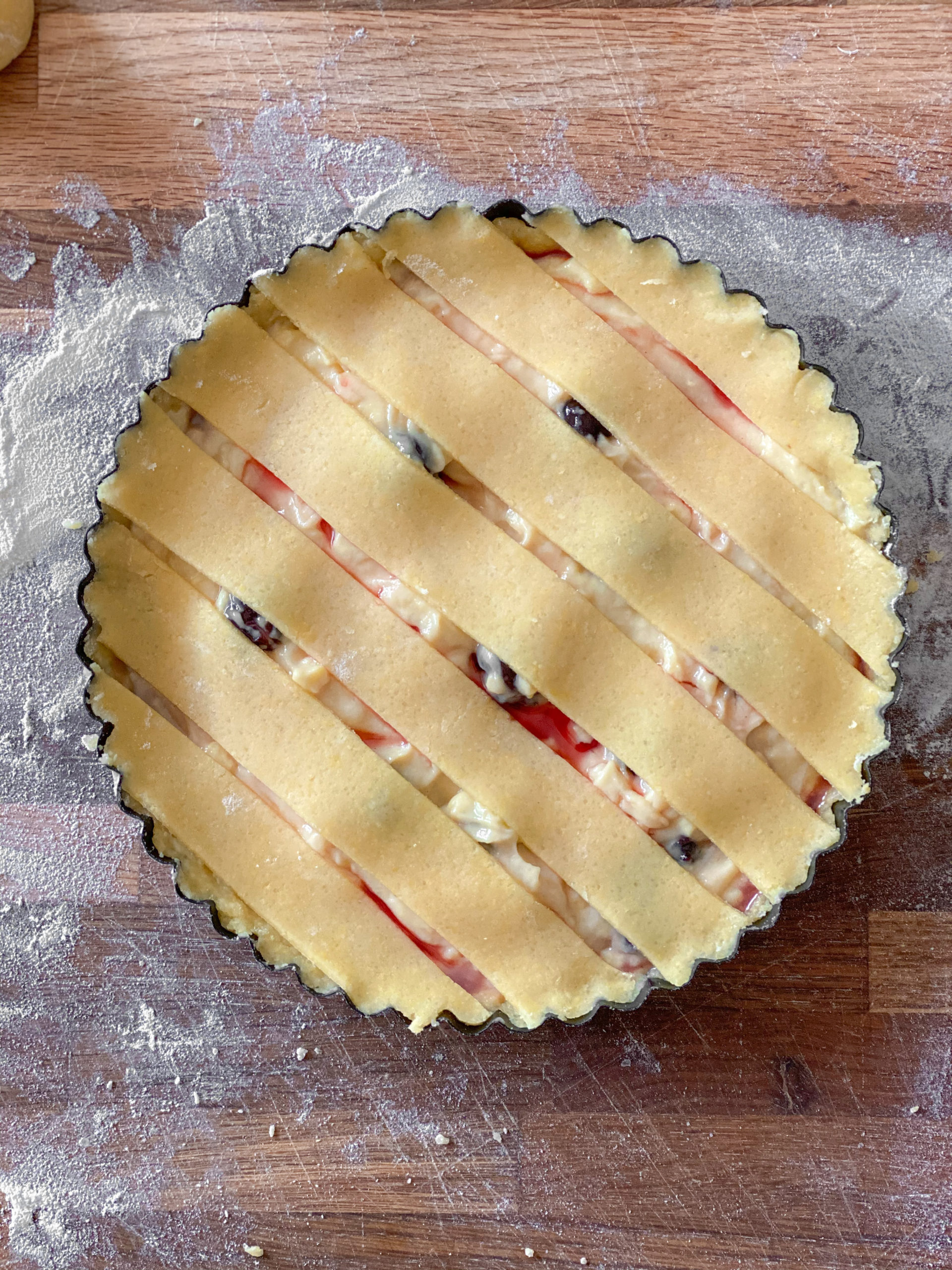 crostata crema e amarene dal cuore morbido e profumato ...